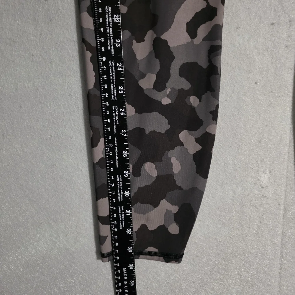 Athleta Womens Black Lightning Camo 7/8 Tight 487500 Size Medium